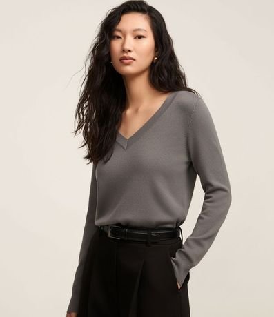 Suéter en Punto con Escote V 4