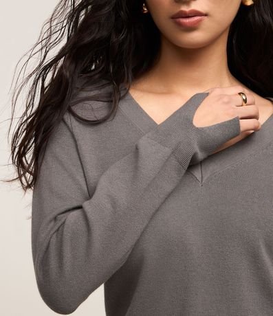 Suéter en Punto con Escote V 3