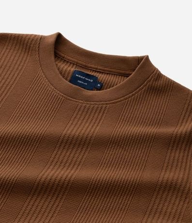 Remera Regular con Cuello Redondo y Textura Vertical 9