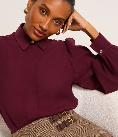 Camisa en Crepé con Botón Diferenciado y Manga Abullonada 4