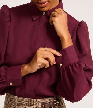 Camisa en Crepé con Botón Diferenciado y Manga Abullonada 6