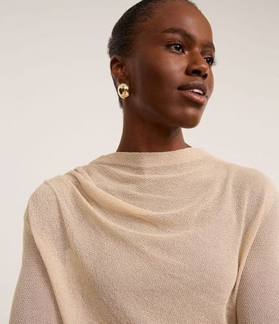 Blusa en Punto Leve con Cuello Degagê y Fruncido Lateral