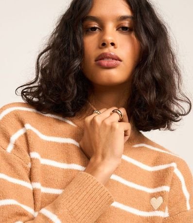 Suéter Listrado en Punto con Cuello Alto y Bordado de Corazón 4