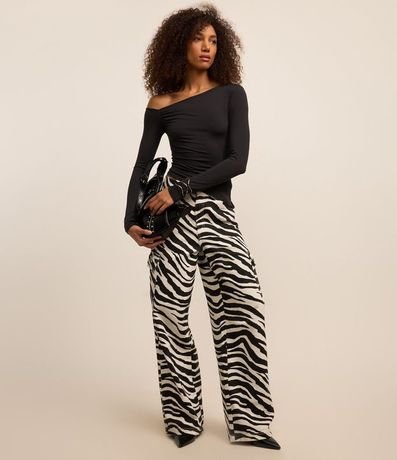 Blusa con Escote Asimétrico Detalle Drapeado en la Sisa y Manga Larga 2