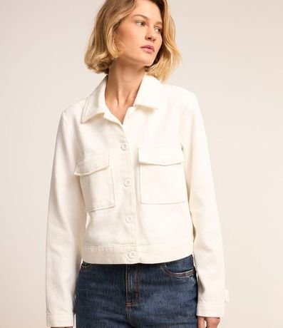 Campera Trucker Corta en Sarga con Bolsillos Cargo y Aleta 1