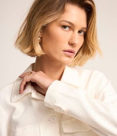 Campera Trucker Corta en Sarga con Bolsillos Cargo y Aleta 4