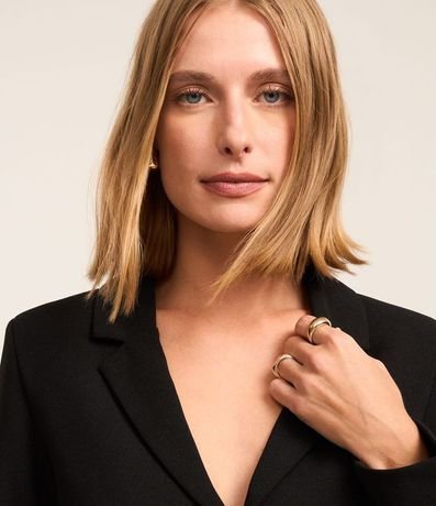 Vestido Corto en Crepé con Cinturón de Hebilla Diferenciada 4