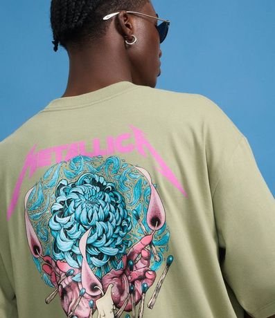 Remera Comfort en Algodón con Estampa de Calavera y Lettering Metallica