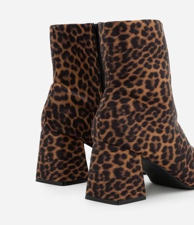 Bota Caña Corta y Puntera Fina Animal Print 3
