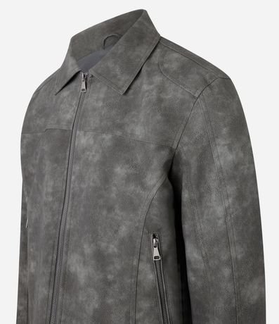 Campera en Material Sintético con Recortes y Estampa Manchada 7