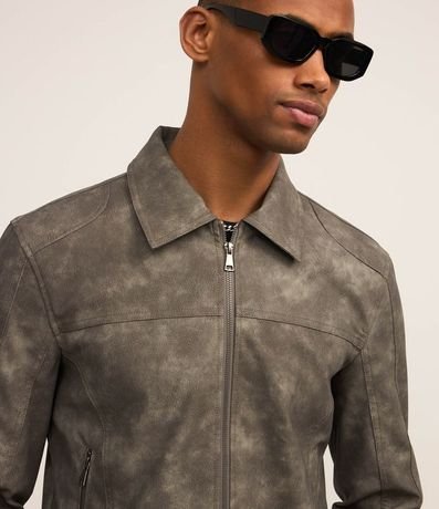 Campera en Material Sintético con Recortes y Estampa Manchada 3