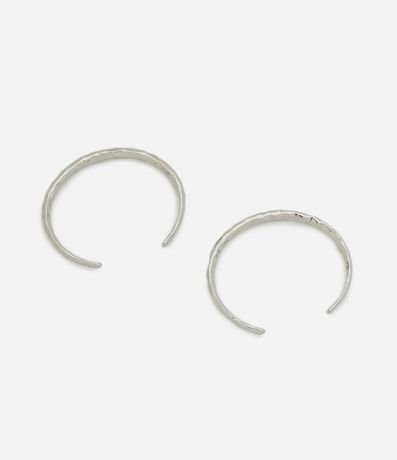 Kit con 02 Braceletes en Metal con Efecto Martillado 2