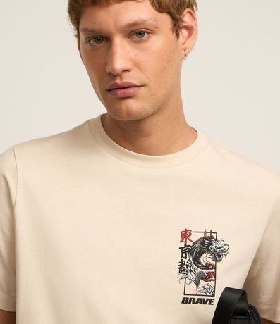 Remera Regular en Algodón con Estampa de Dragón Oriental 4