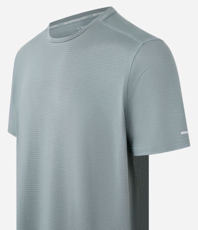 Remera Deportiva con Tecnologia Dry y Linea Contrastante 7