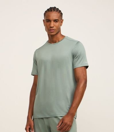 Remera Deportiva con Tecnologia Dry y Linea Contrastante