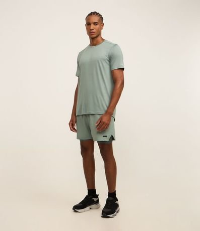 Remera Deportiva con Tecnologia Dry y Linea Contrastante 2