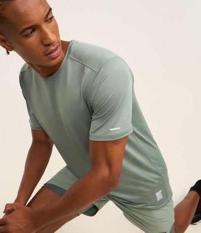 Remera Deportiva con Tecnologia Dry y Linea Contrastante 3