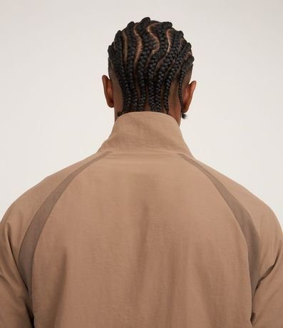 Campera Deportiva en Poliamida con Detalles 3