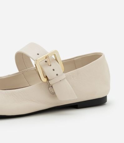 Zapatilla en Cuero con Tira Central y Maxi Hebilla Metalizada en Plástico 3