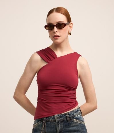 Blusa con Bajo Asimétrico y Detalles Drapeados