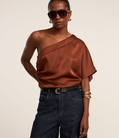 Blusa Satinada con Hombro Único y Drapeado Lateral