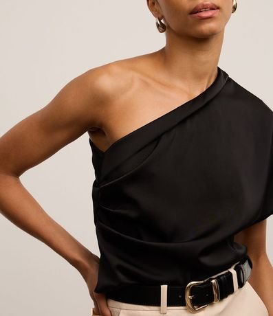 Blusa en Crepé con Drapeado Lateral y Hombro Único 3