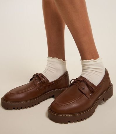 Zapato Dockside en Cuero con Suela track y Detalle de Ojale 2