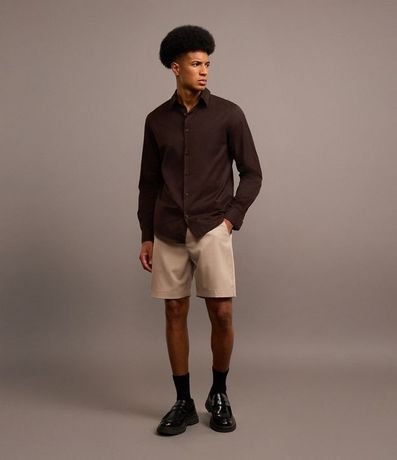 Camisa Regular en Sarga con Abotonado 2