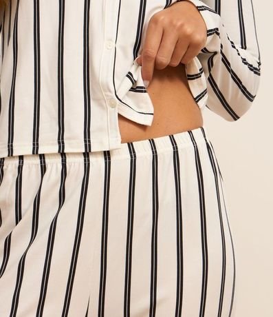 Pijama Largo en Peach Touch con Estampa Rayada y botones 3