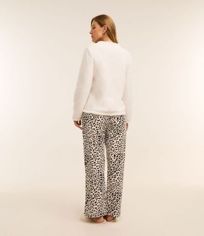 Pijama Largo en Sherpa Estampado de Leopardo y con Bordado 2