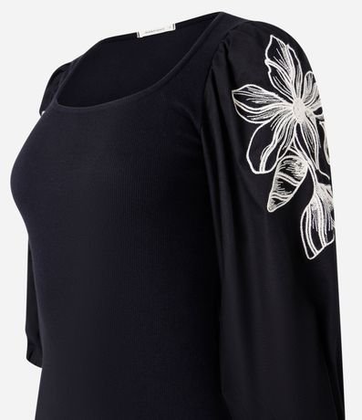 Blusa en Rib con Bordado Floral 2