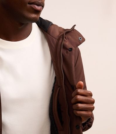 Campera en Poliamida con Recortes y Bolsillo Diferenciado 7