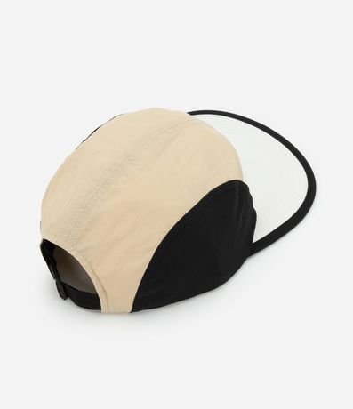 Gorra 5 Panel en Microfibra con Recortes y Bordado Delantero 4