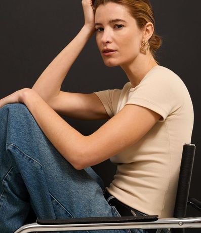 Blusa Básica Ajustada en Rib con Cuello Redondo 5