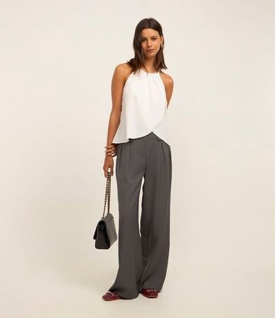 Blusa sin Manga en Crepé con Cuello Halter y Delantero Traspasada 2