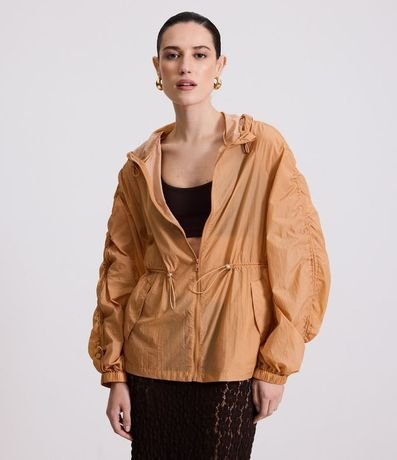 Campera Parka Deportiva con Detalles de Regulador