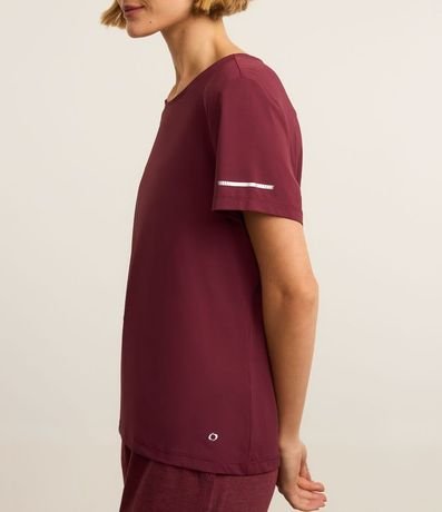 Remera Deportiva Texturizada con Detalle Reflectante 2