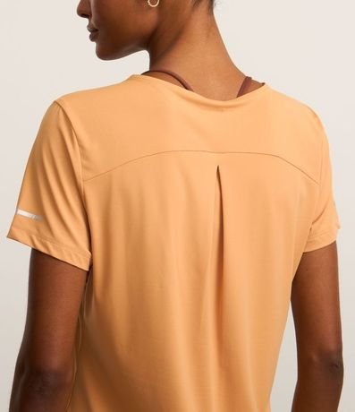 Remera Deportiva Texturizada con Detalle Reflectante 3