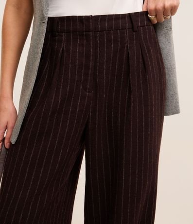 Pantalón Recto Cintura Alta en Polivelour Listrado con Pliegues 4