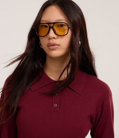 Suéter en Punto con Cuello Polo y Botones en la Vista 3