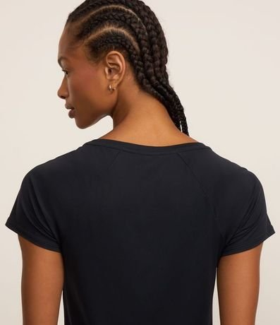 Remera Deportiva Manga Corta con Detalles Contrastantes 3
