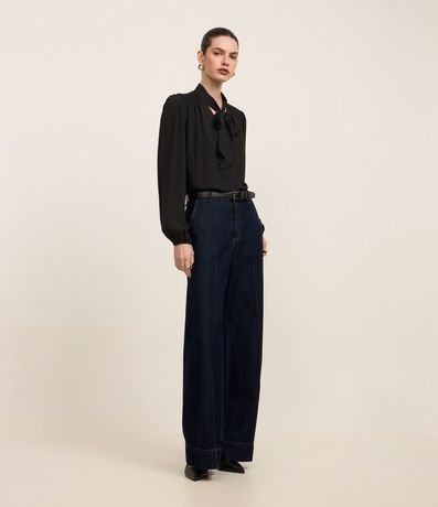 Blusa en Crepé con Cuello Lazo y Detalles de Pliegues 2
