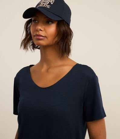 Remera Oversized Deportiva en Microfibra con Bajo Redondeado