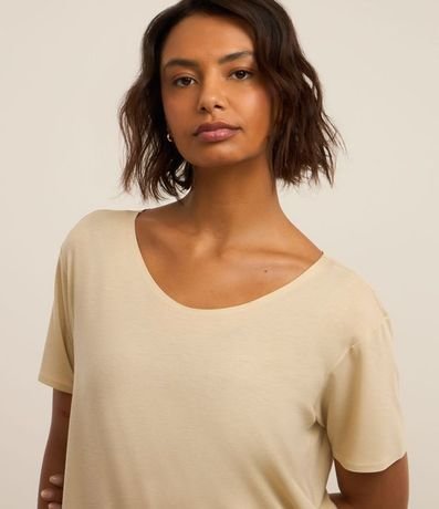 Remera Oversized Deportiva en Microfibra con Bajo Redondeado