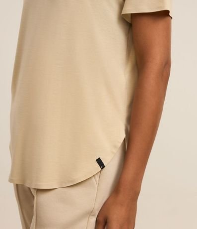 Remera Oversized Deportiva en Microfibra con Bajo Redondeado 4