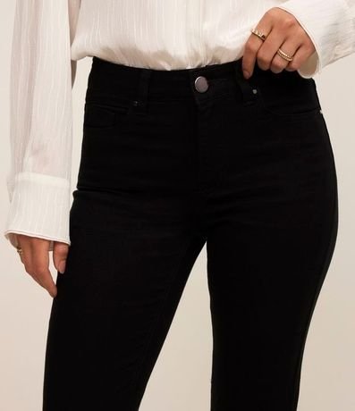 Pantalón Flare en Sarga con Tiro Alto 4