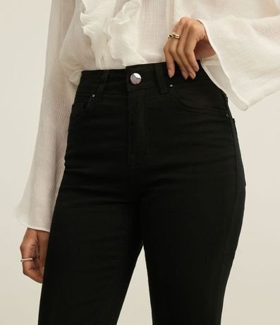 Pantalón Flare en Sarga con Tiro Alto 4