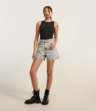 Short Mom Cintura Alta en Jeans con Bajo Ajustada