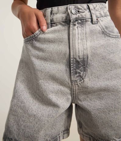 Short Mom Cintura Alta en Jeans con Bajo Ajustada 5