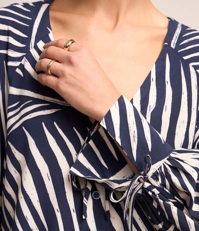 Camisa en Viscosa con Escote V y Estampa de Follajes 5